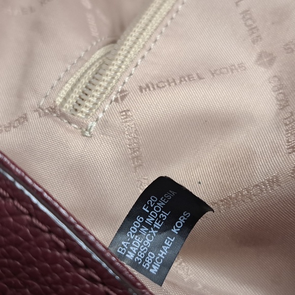 SOLD Michael Kors Burgundy  Pebble Leather Shoulder Bag with Gourgous Gold Chain - Picture 16 of 16